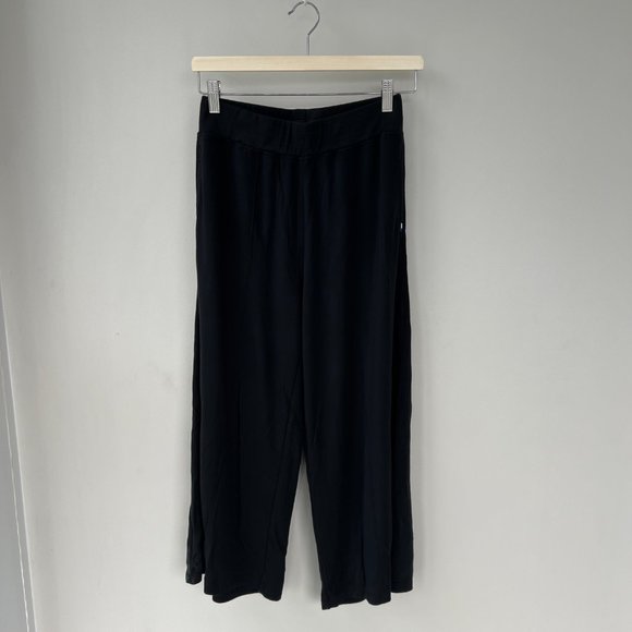 Kit and Ace BRUSHED LOUNGE CROPPED PANTS Black Size S - Picture 3 of 4